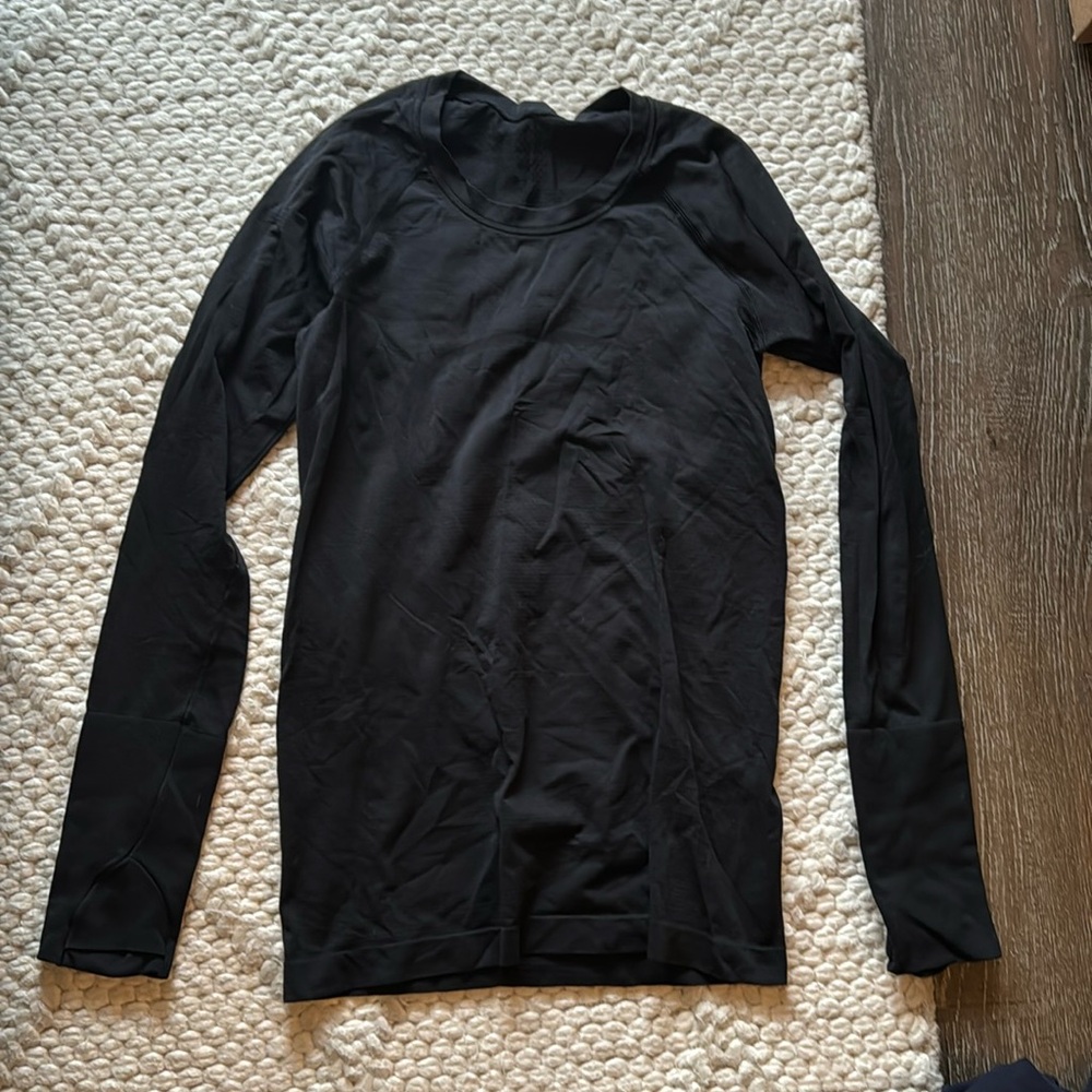 Lululemon top black size 6. No tag